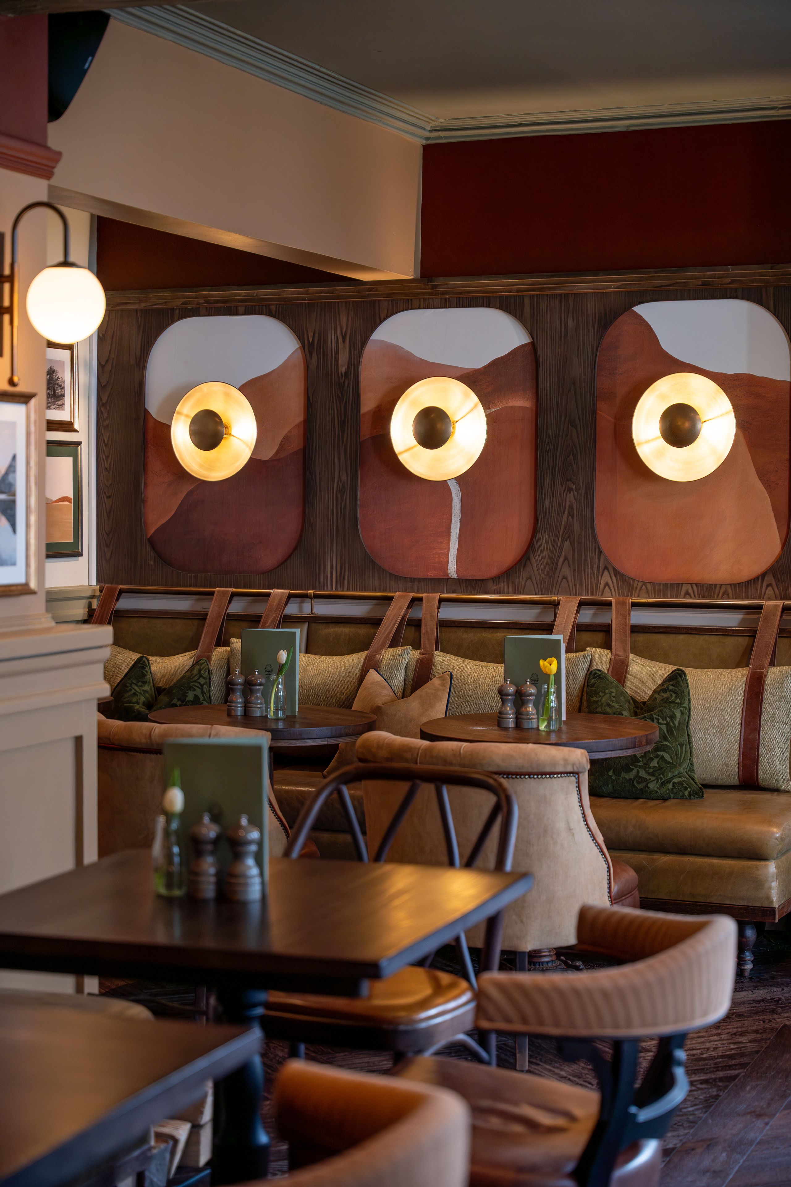 tables in the restuarant